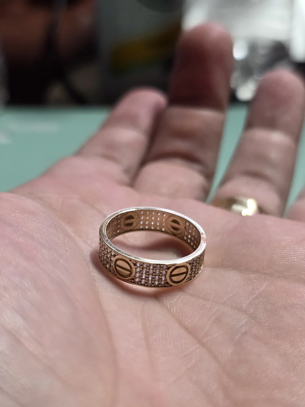 Beautiful Elegant 14k Gold MOTIF Screws Ring
